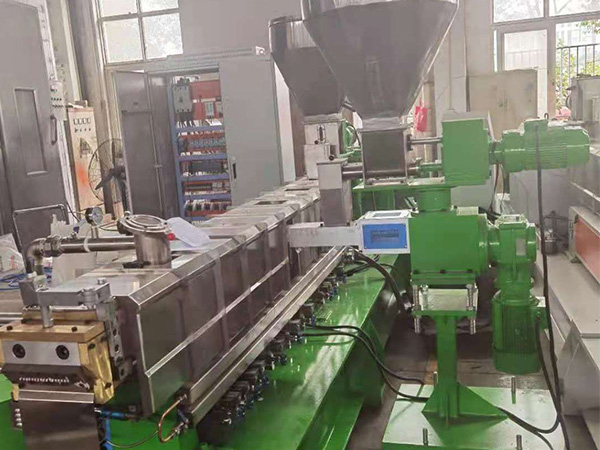 使用双螺杆挤出机的注意事项？