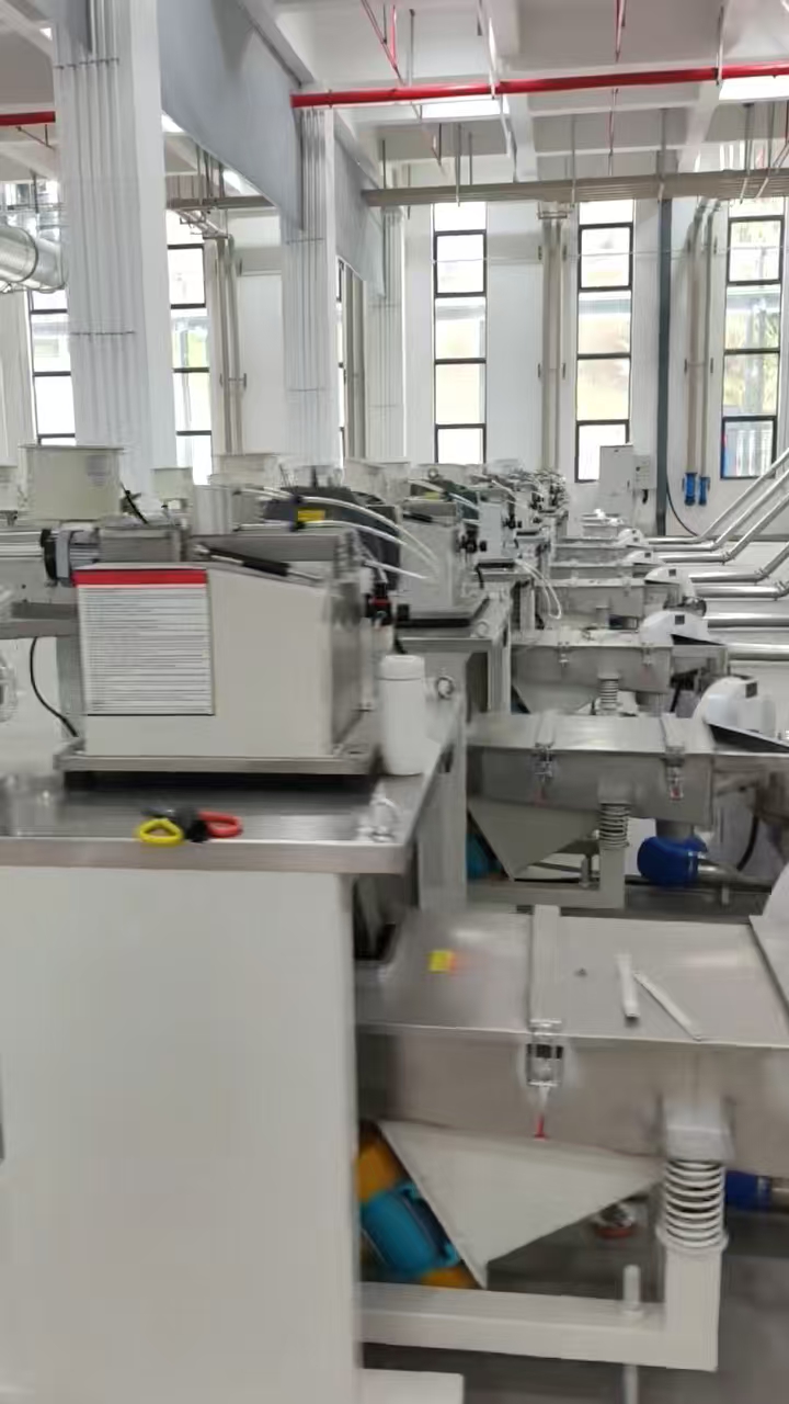 福建阳竹新材料科技有限公司购入连续购入南京聚力40余台竹粉降解料专用双螺杆挤出机